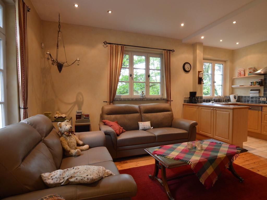 Oizy Furnished Bungalow In Monceau En Ardenne With Garden Barbecue الغرفة الصورة