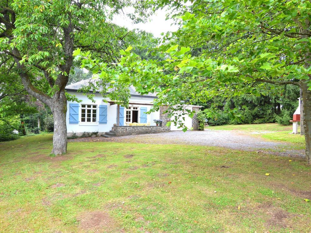 Oizy Furnished Bungalow In Monceau En Ardenne With Garden Barbecue الغرفة الصورة